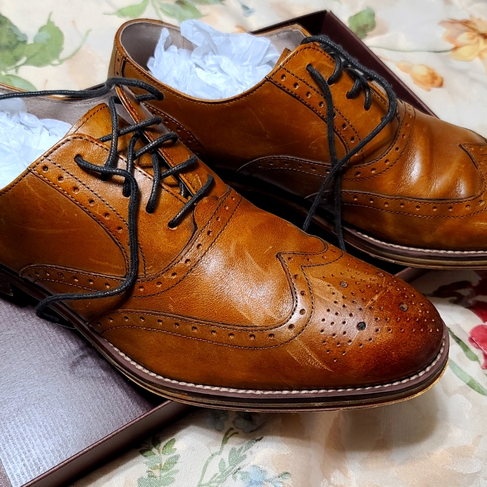Johnston and Murphy Size 10 Wingtip